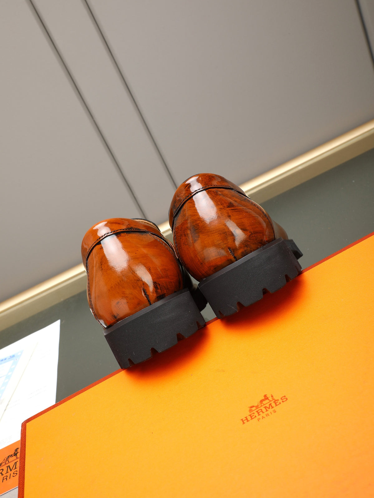 Hermes Group Series "Chestnut" Patent Leather H Logo Thick Sole Men Loafers