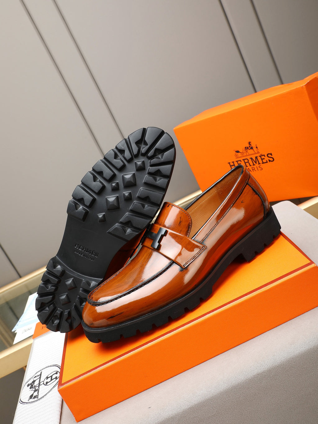 Hermes Group Series "Chestnut" Patent Leather H Logo Thick Sole Men Loafers