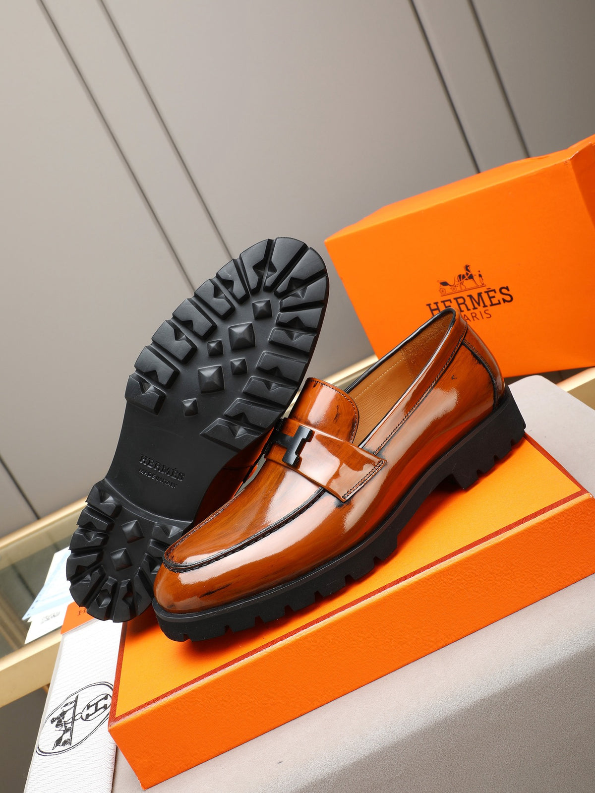 Hermes Group Series "Chestnut" Patent Leather H Logo Thick Sole Men Loafers
