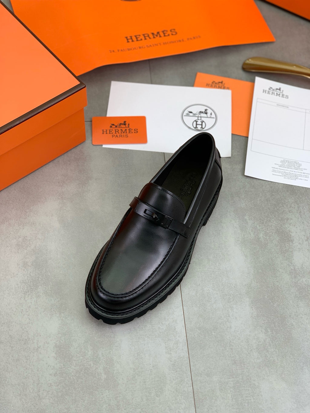 Hermes Group Series "Black" Smooth Leather Kelly Buckle Men Chunky Loafers